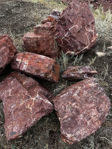 Ландшафтные глыбы красно-фиолетовые 200-1000 килограмм купить в Чите