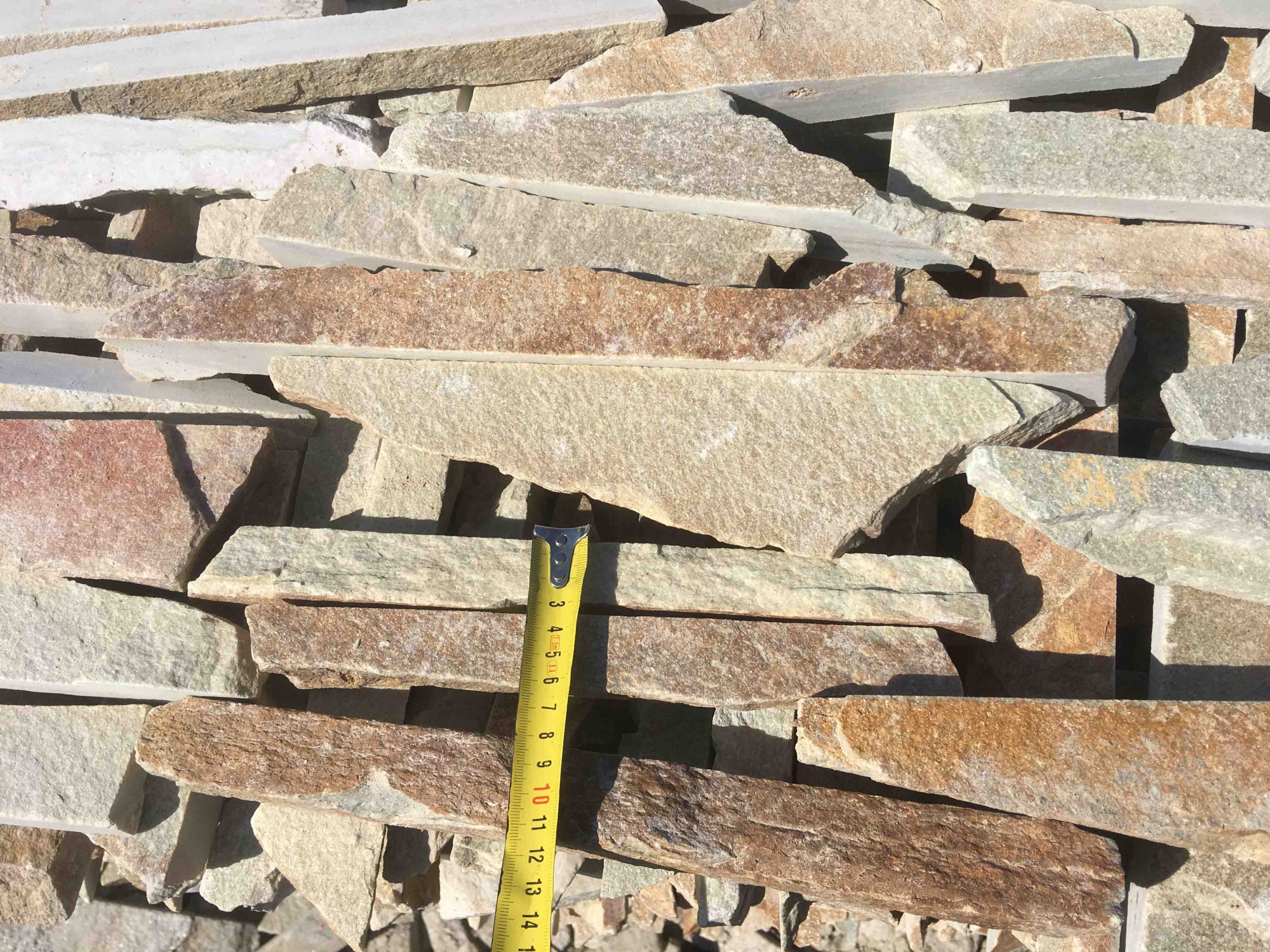 Горбушка златолит золотистый для облицовки купить в Чите