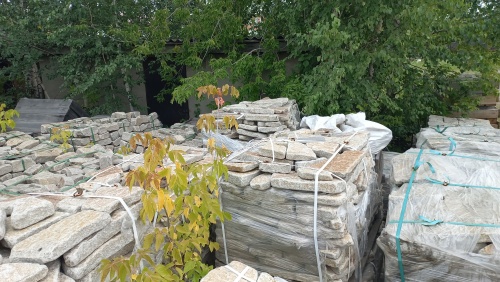 Плитняк галтованный гранитный для ландшафтного дизайна купить в Чите