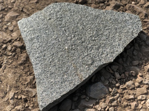 Плитняк златолит Уральский для цоколя, отмостки купить в Чите