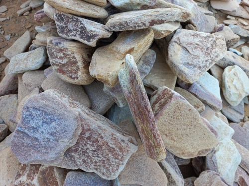 Златолит жёлтый, жёлто-зелёный глыбки и валуны для ланшафтного дизайна купить в Чите