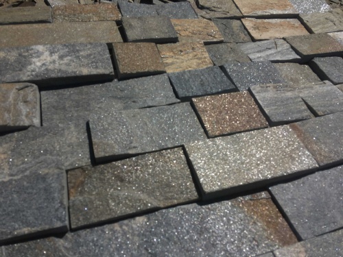 Плитка пилёная златолит Уральский для цоколя, отмостки купить в Чите