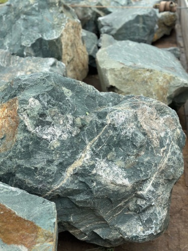 Камни для ландшафтного дизайна зелёные 10-60 килограмм купить в Чите