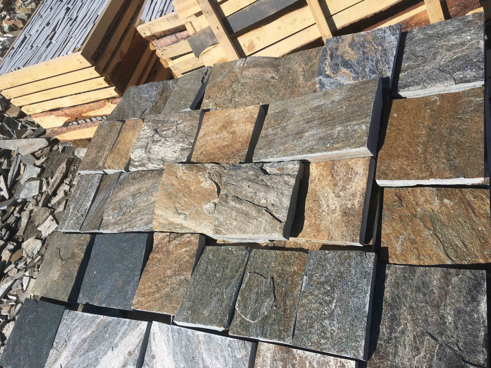 Плитка пилёная златолит Уральский для фасада купить в Чите