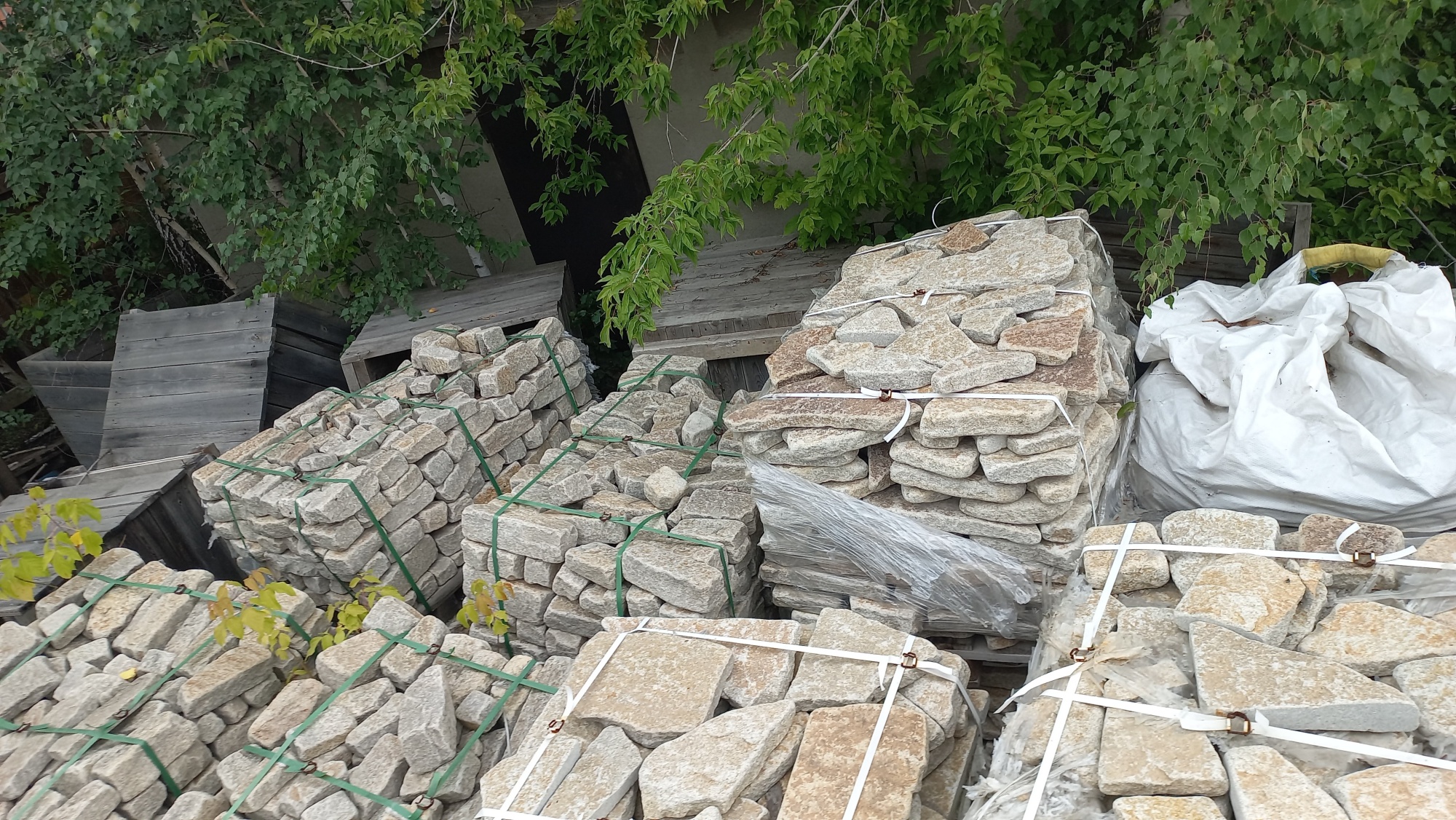 Плитняк гранитный галтованный купить в Чите