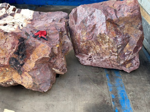 Ландшафтные глыбы красно-фиолетовые 200-1000 килограмм купить в Чите