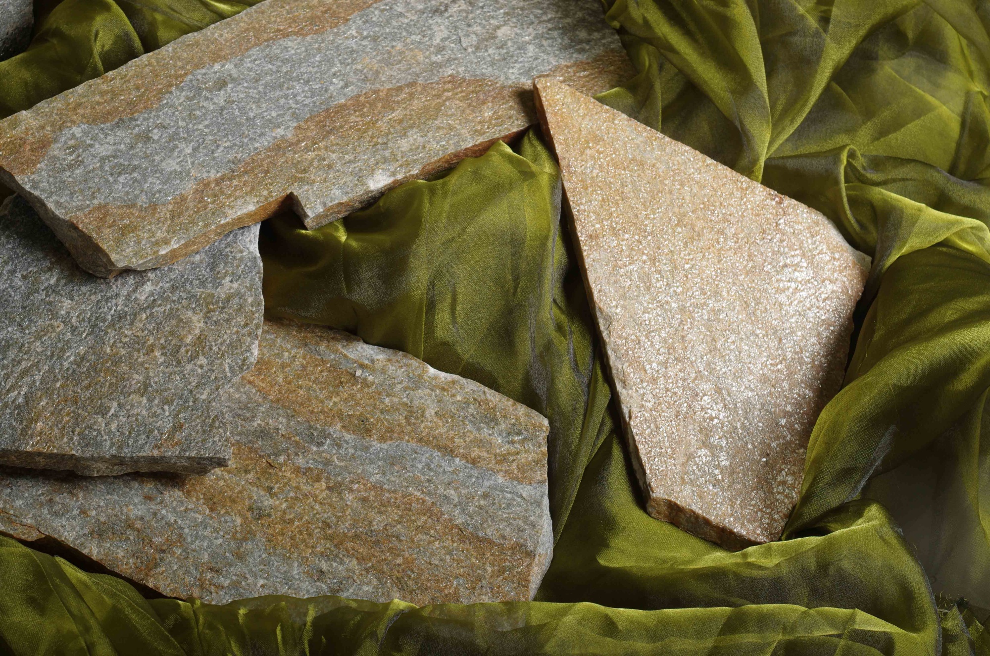 Плитняк златолит Уральский  для фасада купить в Чите