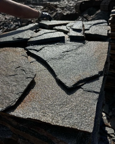 Плитняк златолит серебристый для фасада купить в Чите