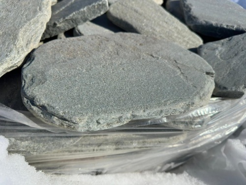 Плитняк златолит зелёный галтованный для мощения на бетон купить в Чите